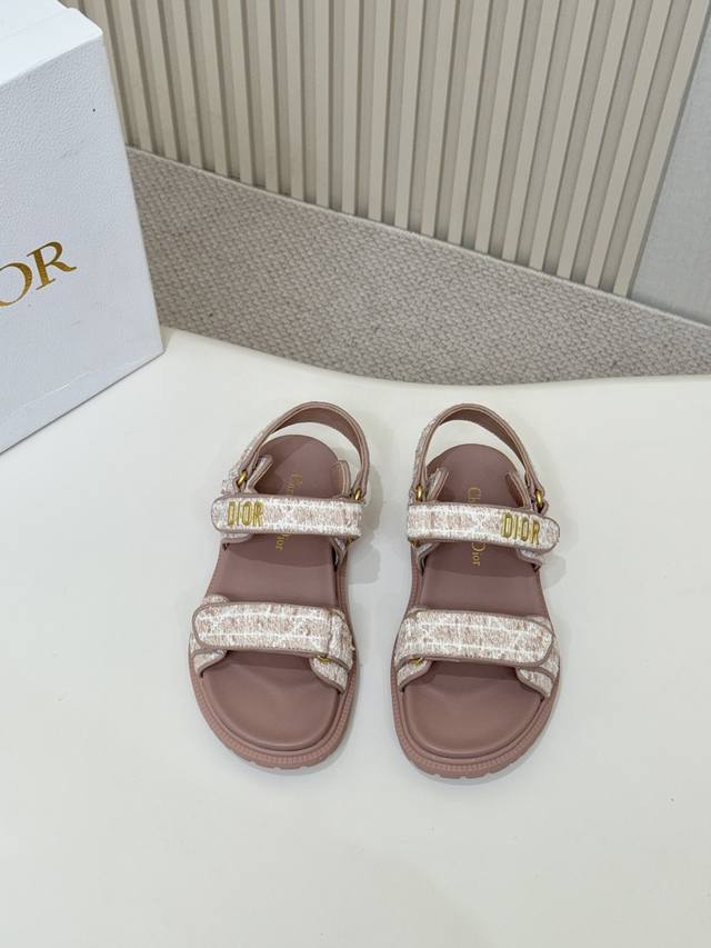 High-end, embroidered, deep pink velvet, Dior's latest sandal. This stylish, hyb