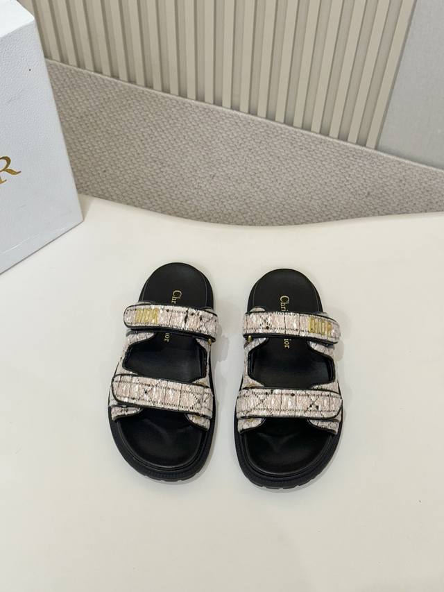 Hot Price: Dark blue and white checkered Dior classic sandals. These Dioract mix