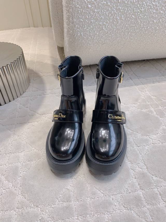 Dio*'s new thick-soled boots are incredibly slim-cut, with a stunning design acc