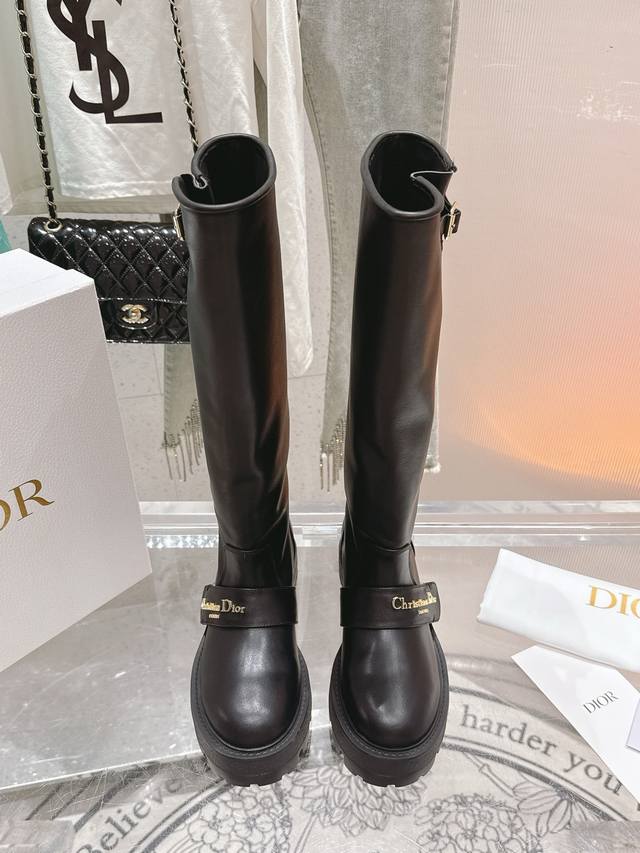 a top-tier classic boot, a new fall/winter collection. The D-Major series Martin