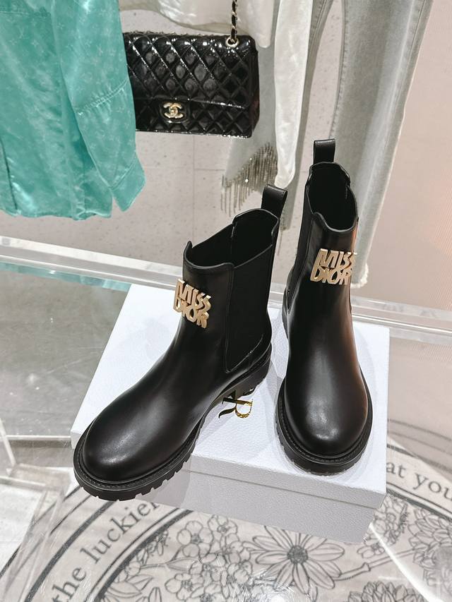 the top-tier new fall/winter runway-inspired Martin boots. Original disassembly