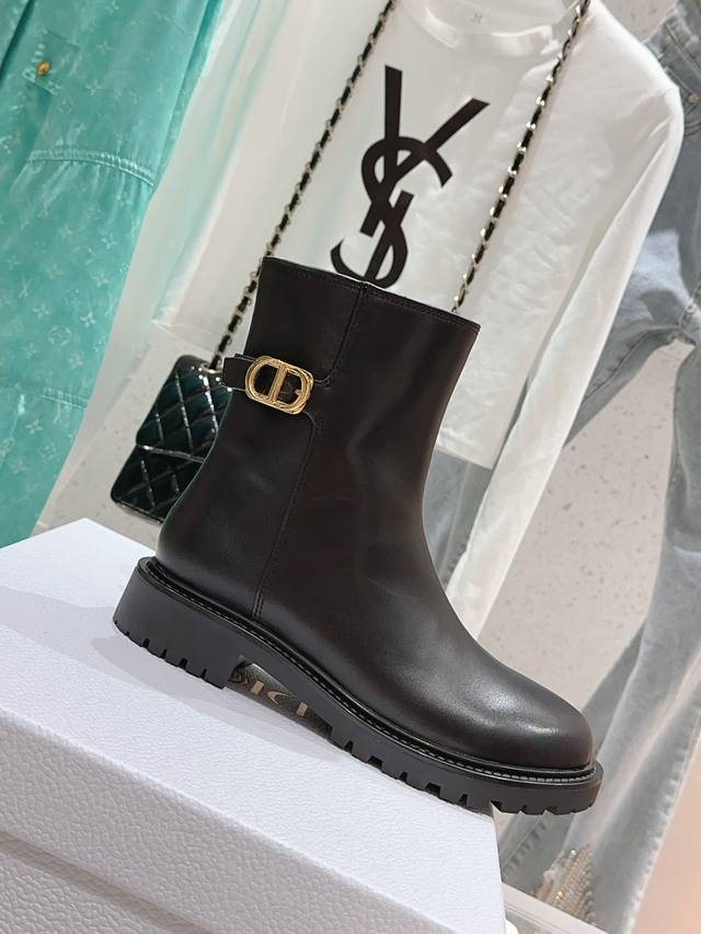 Highest quality new fall/winter runway Martin boots. Original disassembled and d