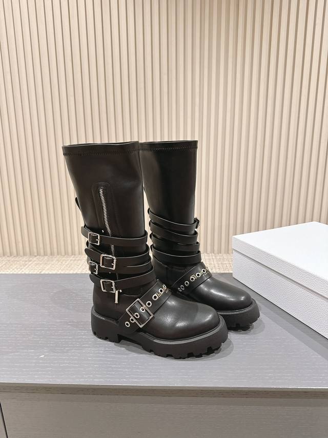 a top-tier classic boot from the new D-Major series for fall/winter. The boot sh