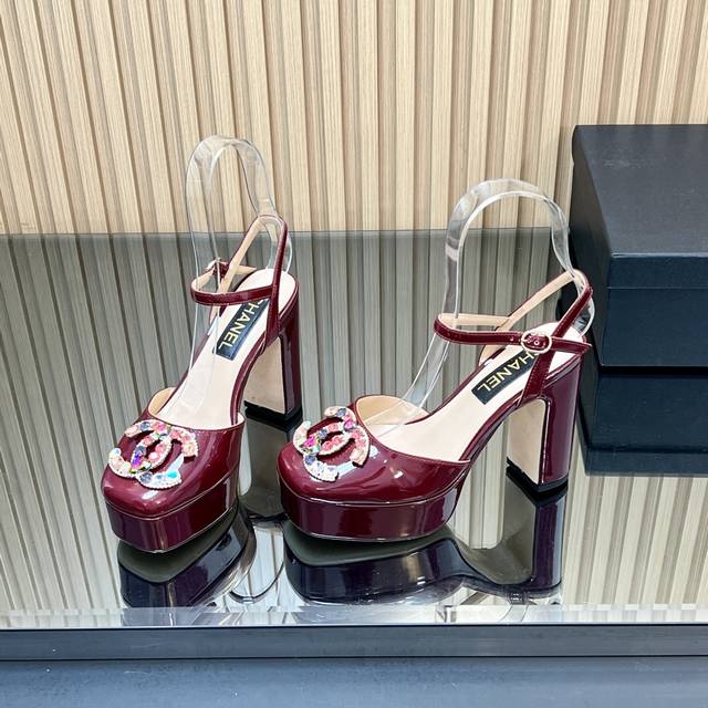 Factory price, high quality! Chanel's signature nightclub-style diamond-trimmed