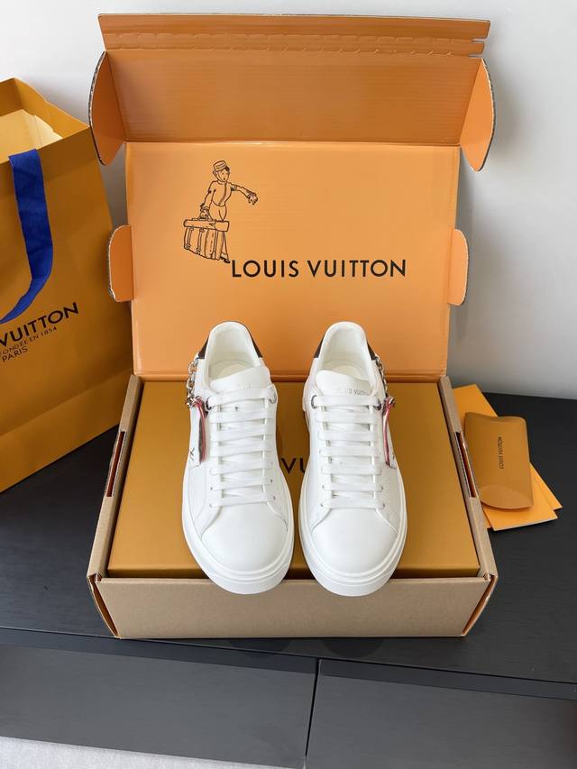 Louis Vuitton 25Ss new monogram chain sneakers, a couple's style white sneaker h