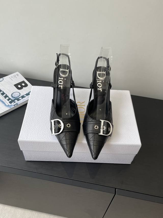 Dior 25 Early Spring new model, featuring the iconic CD logo. Extremely comforta