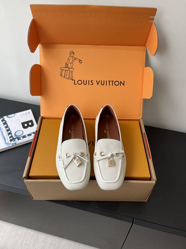 Louis Vuiton 25Ss new Flore loafer. The Flore loafer boasts the relaxed elegance