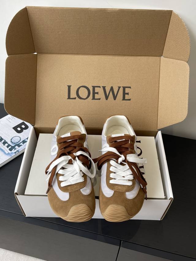 Premium Edition Loewe 25Ss Ballet Runner 2.0, the latest runway model. Couple's