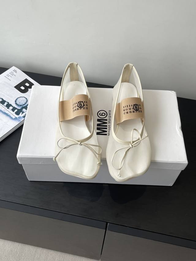 Maison Margiela Mm6, the latest mesh shoes from Margiela, are a hot trend at the