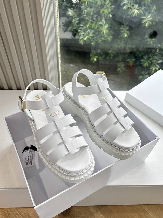 the factory-premium version of Prada's latest 2025 Spring/Summer sandals. These