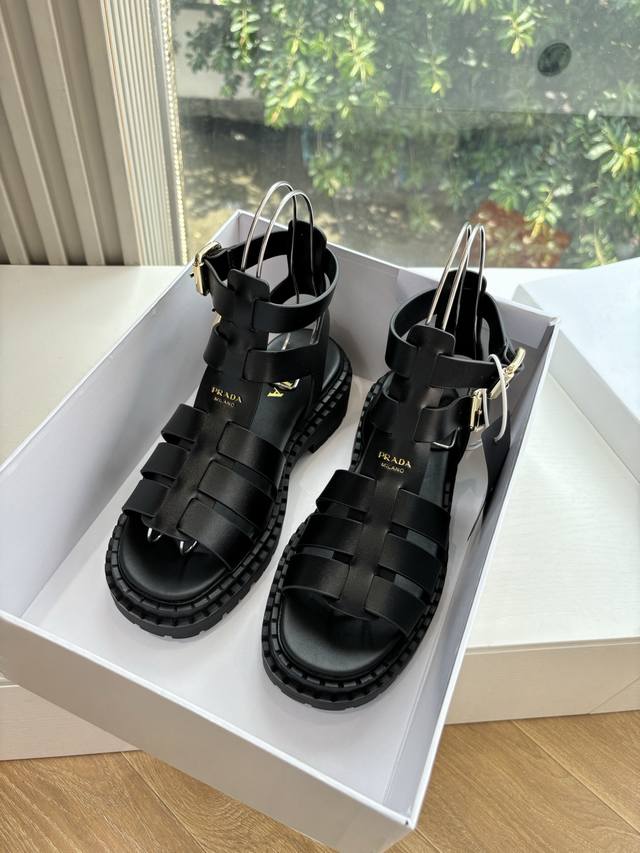 the factory-premium version of Prada's latest 2025 Spring/Summer sandals. These