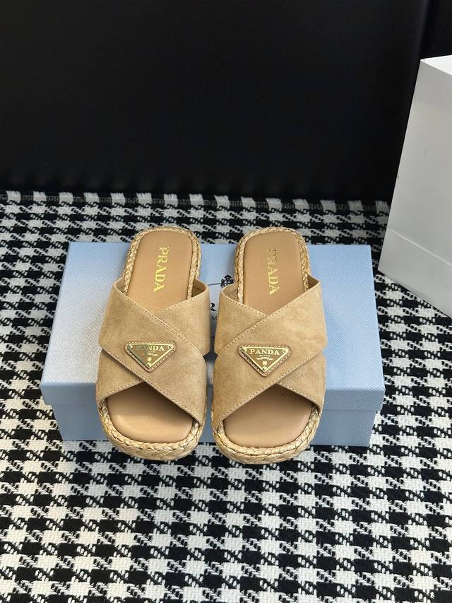 straw woven sandals are a must-have for summer travel, a must-have for celebriti