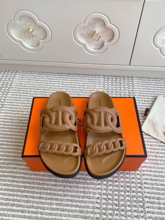 Hermes Extra Pig Nose Couple's Chain Slippers. Top quality, adorable pig nose sh