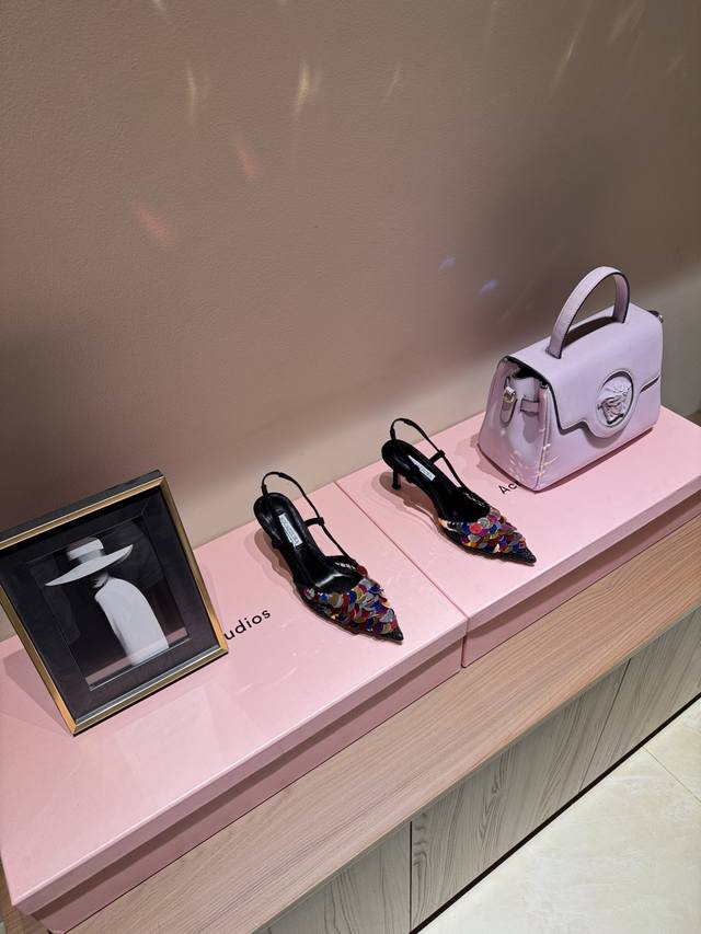 the highest-end factory-made Aquazzura pineapple sequined high heels. The latest