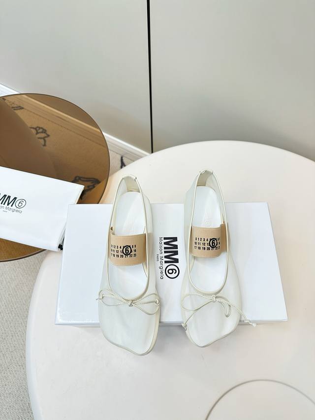 your beautiful feet! Sheepskin, mesh, and cowhide inserts are used on the origin
