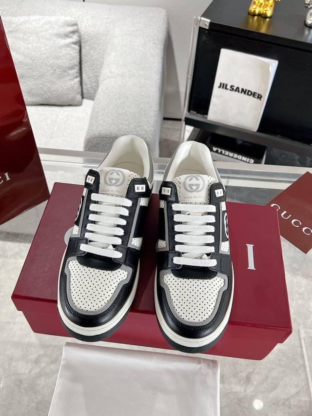Gucci's latest white couple's casual sneakers, designed and crafted from the ori