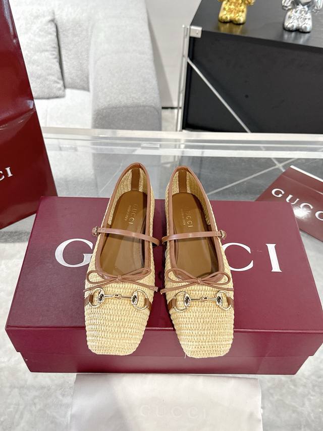 Gucci Horsebit Ballet Flats for Women. These iconic Horsebit ballet flats featur