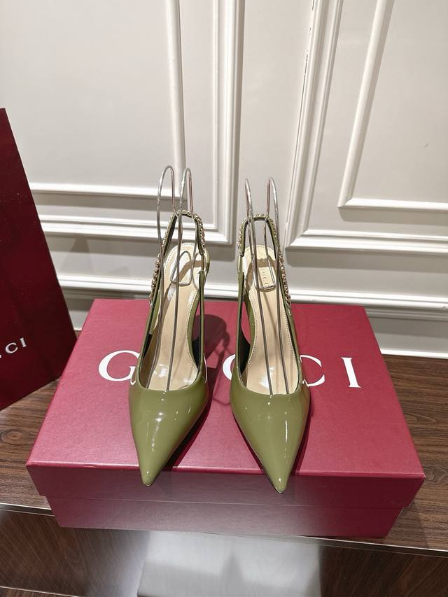 Gucci Signoria slingback pumps, named after the central square of Florence, recr