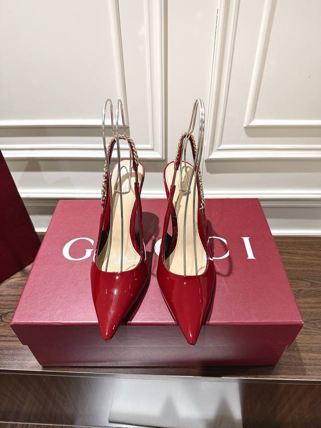 Gucci Signoria slingback pumps, named after the central square of Florence, recr