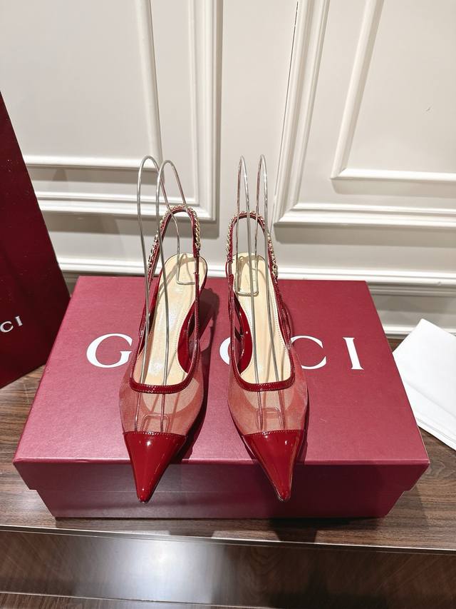 Gucci's new early spring pointed mesh chain high-heeled sandals. This series emb