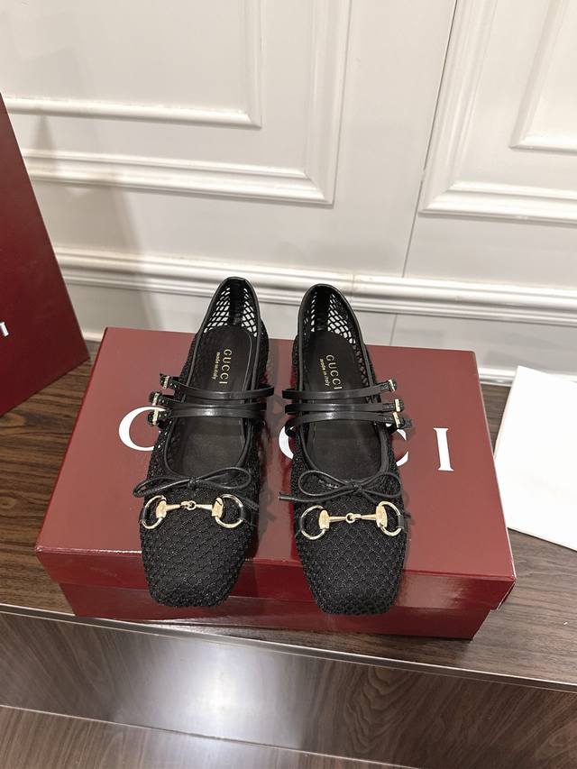 Gucci Horsebit Ballet Flats for Women. These iconic Horsebit ballet flats featur