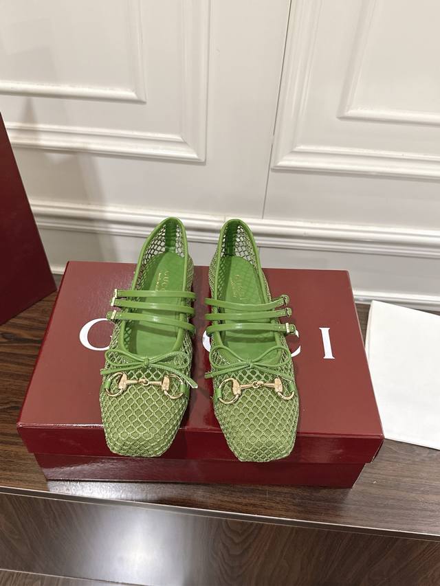 Gucci Horsebit Ballet Flats for Women. These iconic Horsebit ballet flats featur