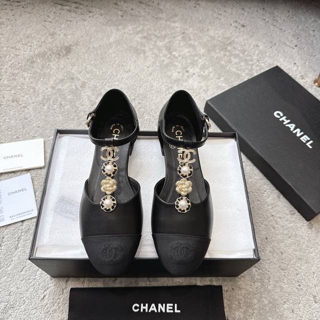 Chanel | Chanel Classic Spring/Summer Double C Buckle Pearl Camellia T-Strap Mar