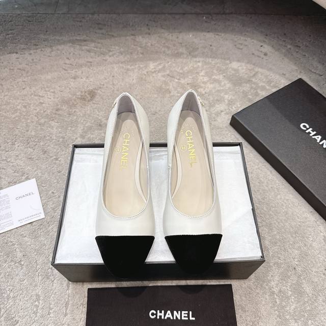 Chanel 25A Early Fall new model, the Chanel Pearl Double C Buckle T-strap Mary J