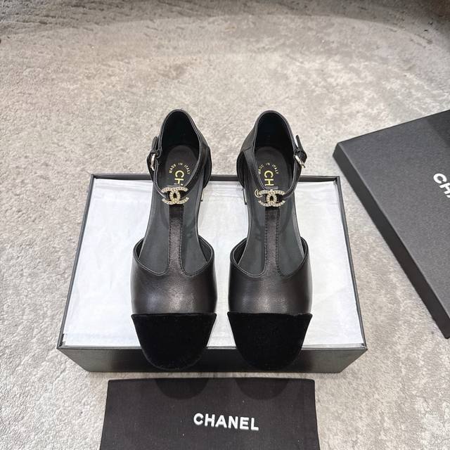 Chanel 25A Early Fall new model, a pearl double C buckle T-strap Mary Jane shoe.