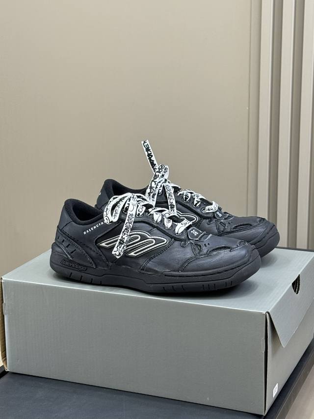 Balenciaga's latest Hamptons Sneaker is one of the non-show models in the Winter