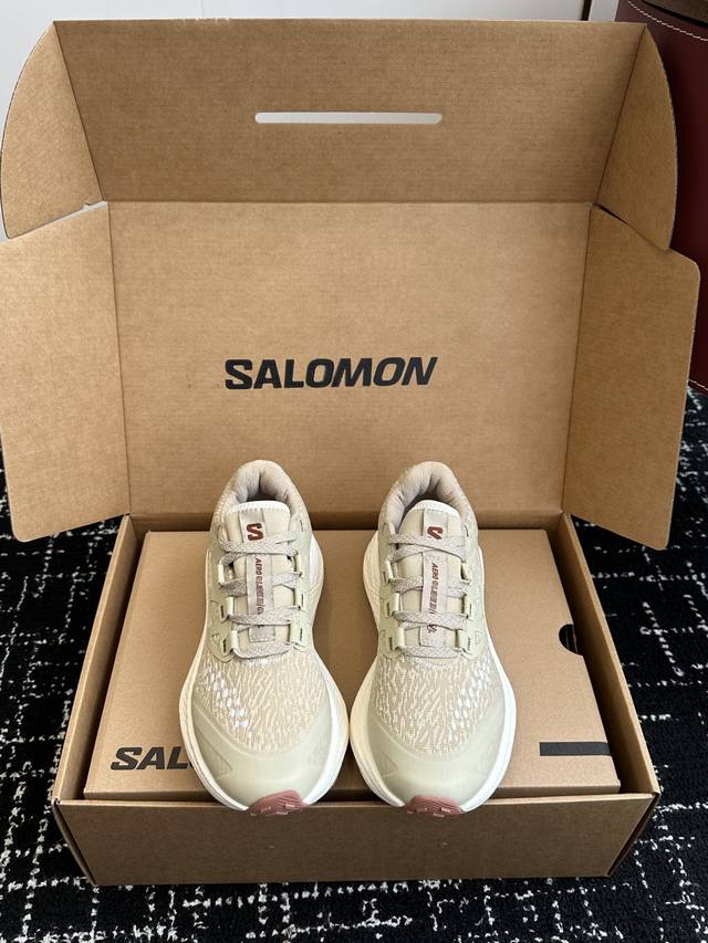 Salomon third-generation Aero Glide 3 Grvl Upper: The Grvl version is woven more