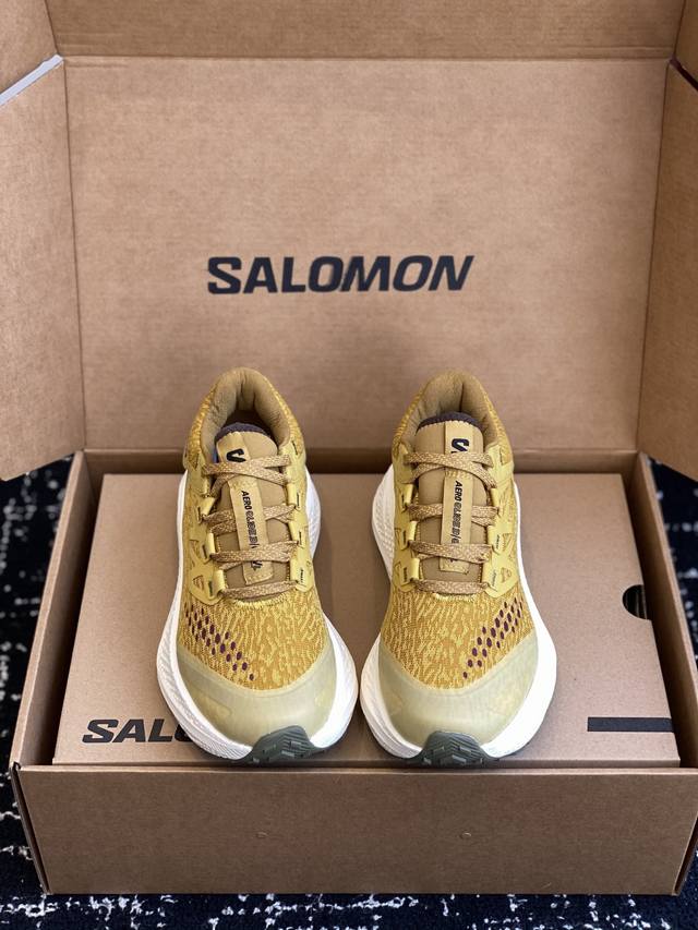 Salomon third-generation Aero Glide 3 Grvl Upper: The Grvl version is woven more