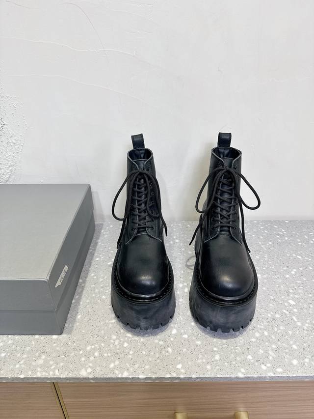 Balenciaga 25Ss autumn/winter new lace-up thick-soled Martin boots with a vintag