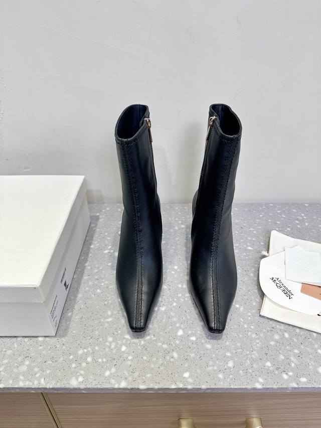 McQueen 25Ss autumn/winter new block-heeled pointed-toe side zippered ankle boot