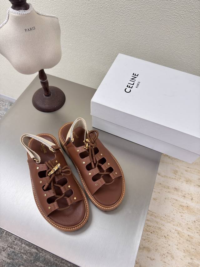 thick-soled double-layered lace-up sandals, exclusive to Celine for summer. Arc