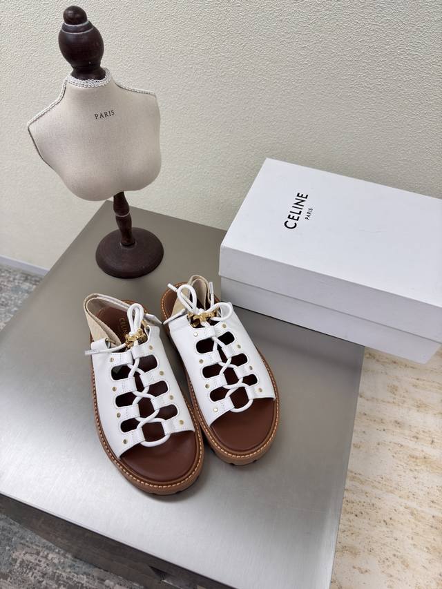 thick-soled double-layered lace-up sandals, exclusive to Celine for summer. Arc