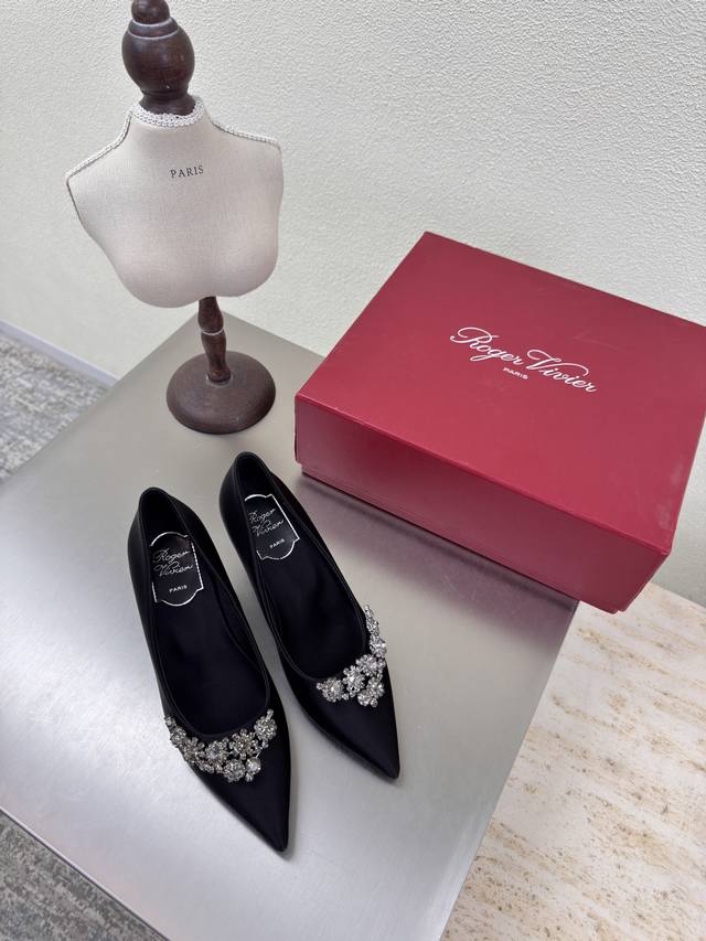 mid-heel, pointed-toe, floral-shaped diamond-buckle classic pointed-toe shoes. H
