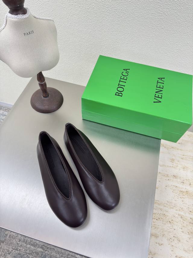 Bv Rosa ballet shoes, coffee-colored lambskin, round leather lace inlaid shoe co