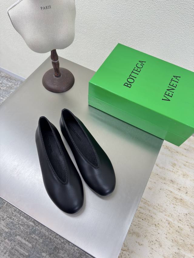 Bv Rosa ballet shoes, black lambskin, round leather lace inlaid shoe collar, sin