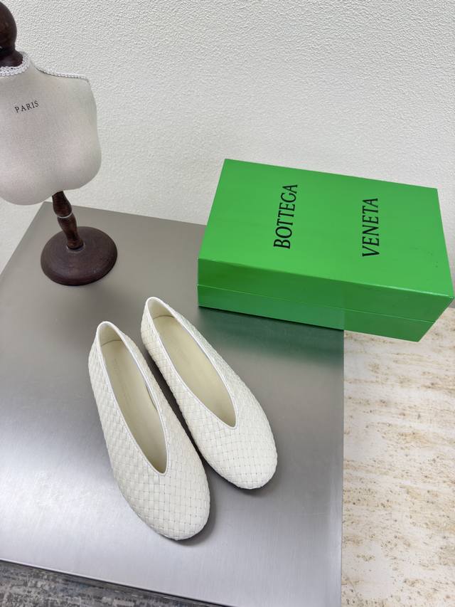 Hand-woven Bv Rosa ballet flats, 3mm & 6mm, comfortable and soft. Off-white, fla