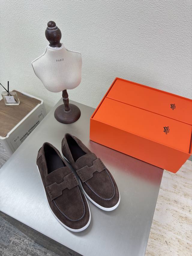 H-shaped leather with oiled edges, Herm