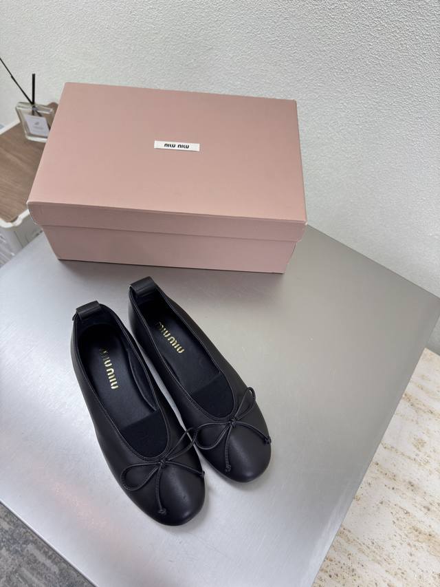 Flats, Miu'miu 25 Fall Shoes. Comfortable elasticated design with a small bow. B