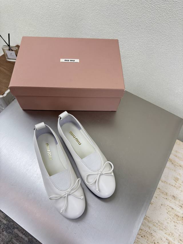 Flats, Miu'miu 25 Fall Shoes. Comfortable elasticated design with a small bow. W