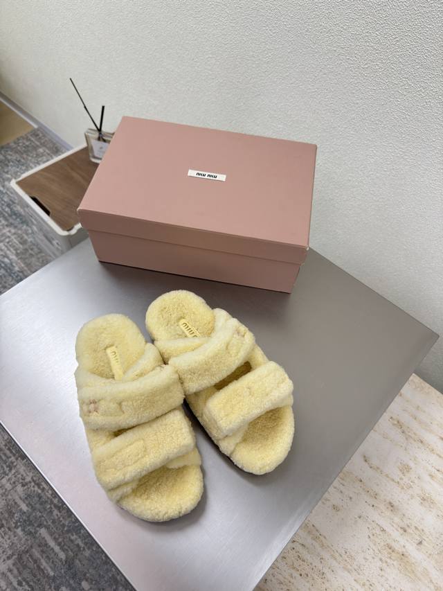 furry slippers with an Australian wool lining, Miu'miu 25 in egg yolk color. Fur