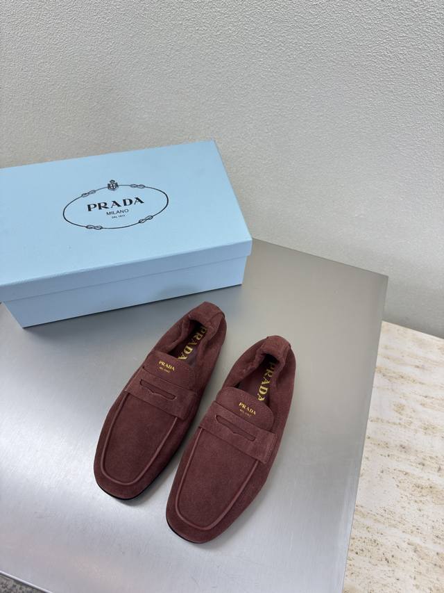 high-top square-toe elasticated loafers with double dust bag. Burgundy, high-glo