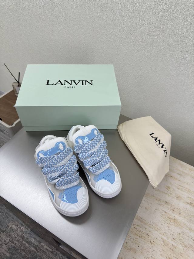 Lanvin, all colors, high-volume version, 380 Bailan. I've seen so many flat shoe