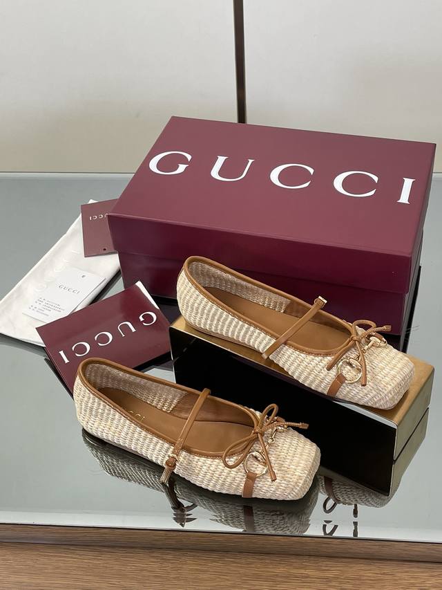 Gucci's high-end early fall collection features the Gucci Horsebit woven straw b