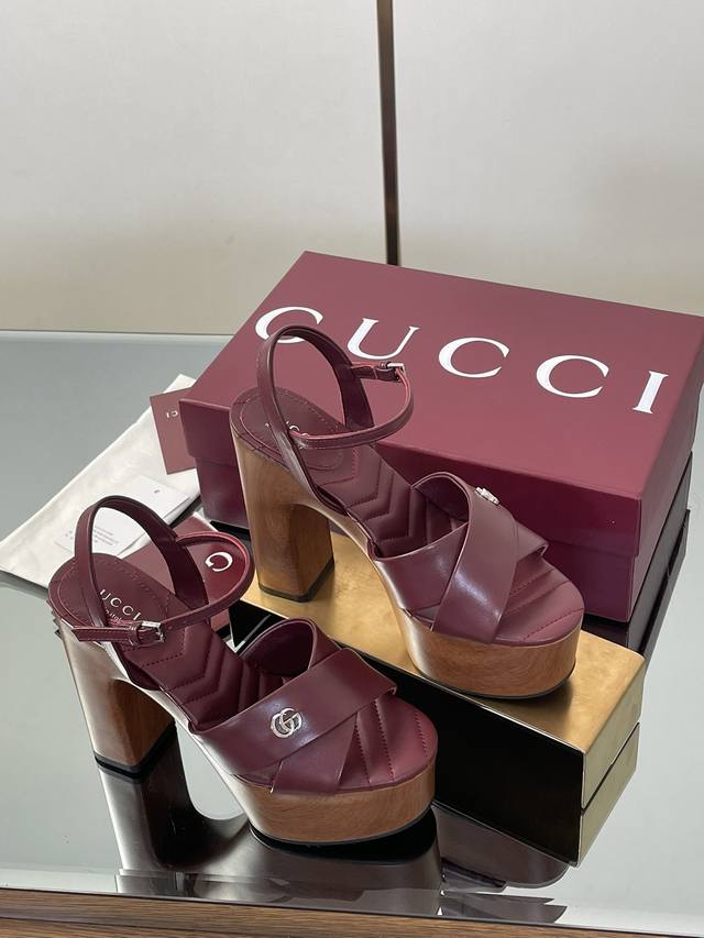 Hot Recommendation: Summer's newest high-heeled platform sandals with a small do