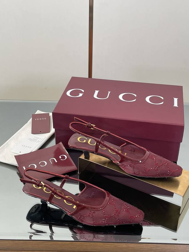 New Early Fall Gucci high-end boutique sandals, Gucci patent leather GG crystal