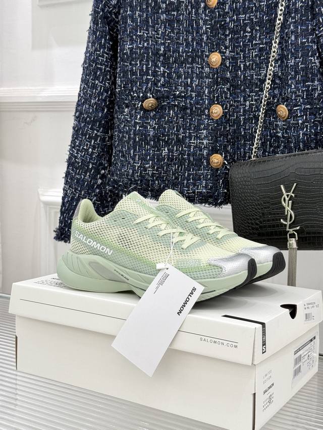 Top Edition Mm6 x Salomon Couple's Collaboration Sneakers. Their avant-garde des